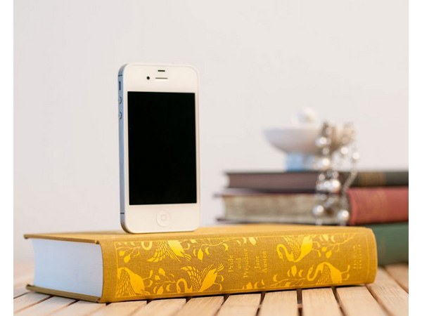 Booksi Recycled Books iPhone Charger Dock