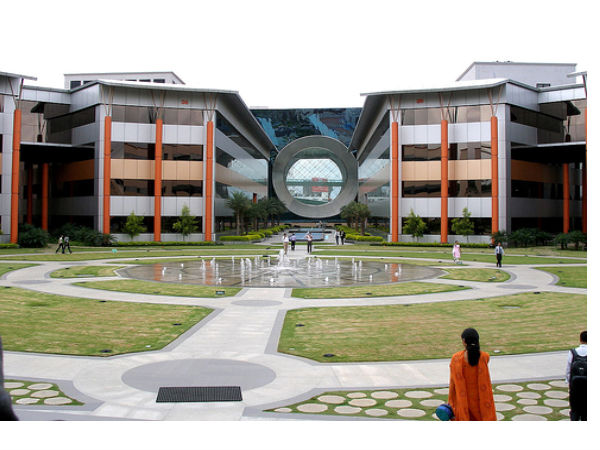 ಬೆಂಗಳೂರಿನ ಇನ್ಪೋಸಿಸ್ ಕ್ಯಾಂಪಸ್ನಲ್ಲಿ ಸುತ್ತಾಡಿ