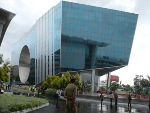 ಬೆಂಗಳೂರಿನ ಇನ್ಫೋಸಿಸ್ ಕ್ಯಾಂಪಸ್ನಲ್ಲಿ ಸುತ್ತಾಡಿ
