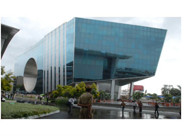 ಬೆಂಗಳೂರಿನ ಇನ್ಫೋಸಿಸ್ ಕ್ಯಾಂಪಸ್ನಲ್ಲಿ ಸುತ್ತಾಡಿ