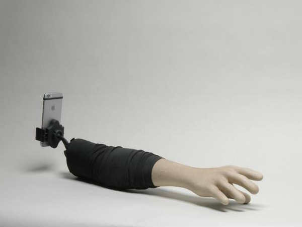 ಏಕಾಂಗಿತವನ್ನು ಹೊಡೆದೋಡಿಸುವ ಸೆಲ್ಫಿ ಆರ್ಮ್