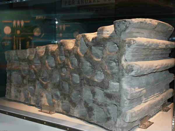 ಚಂದ್ರನ ಮೇಲ್ಮೈನಲ್ಲಿ ಮನೆ