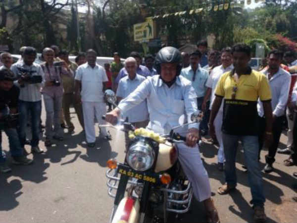 ಸಿಟಿಯ ಹಲವು ಪ್ರದೇಶಗಳಲ್ಲಿ ಬೈಕ್ ಇರುತ್ತವೆ