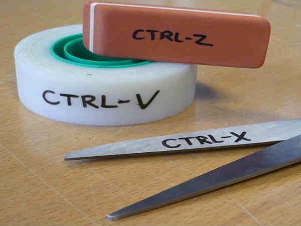 Ctrl + C ಅಥವಾ Ctrl + Insert ಮತ್ತು Ctrl + X