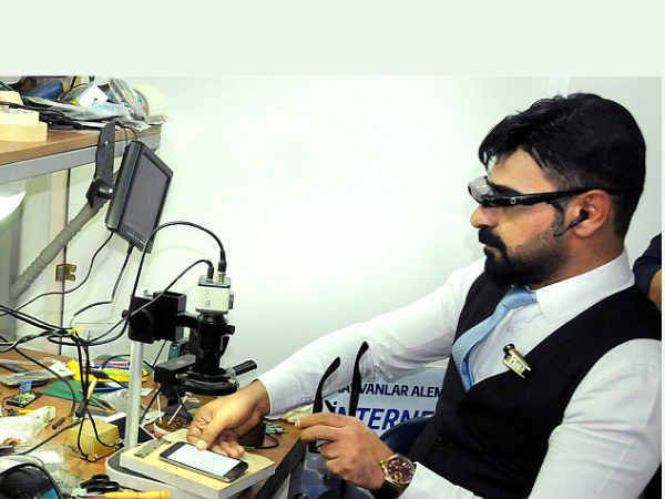 ಘೋಸ್ಟ್ ಫೋನ್ ಅಭಿವೃದ್ದಿ ಪಡಿಸಿದವರು ಯಾರು?