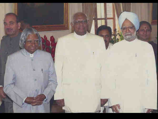 ಡಾ|| ಮನಮೋಹನ್ ಸಿಂಗ್ ಜೊತೆಯಲ್ಲಿ ಕಲಾಂ'ರವರು