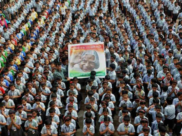ವಿದ್ಯಾರ್ಥಿಗಳಿಂದ ಅಂತಿಮ ನಮನ