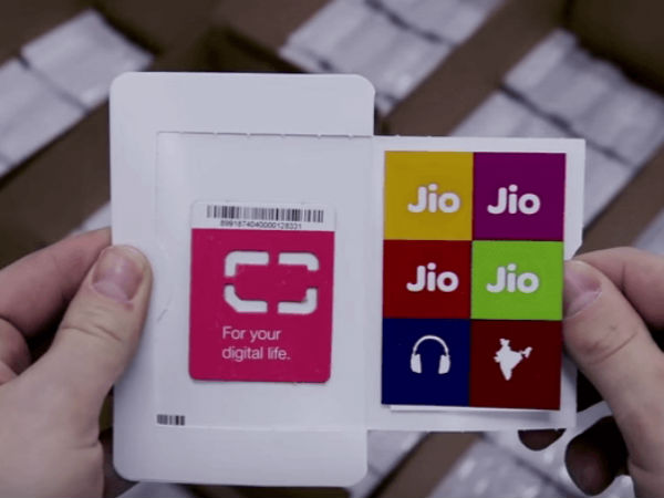 ರೂ.999 ಬೆಲೆಯ ರಿಲಯನ್ಸ್ ಜಿಯೋ 4G VoLTE ಪೋನು ಹೇಗಿದೆ..? ರೂ.999 ಬೆಲೆಯ ರಿಲಯನ್ಸ್ ಜಿಯೋ 4G VoLTE ಪೋನು ಹೇಗಿದೆ..?