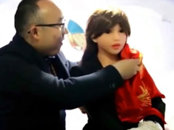 ವಿವಾಹಕ್ಕೆ ಹೆಣ್ಣು ಸಿಗದೇ 'ರೋಬೋಟ್' ಮದುವೆಯಾದ ಇಂಜಿನಿಯರ್!! 