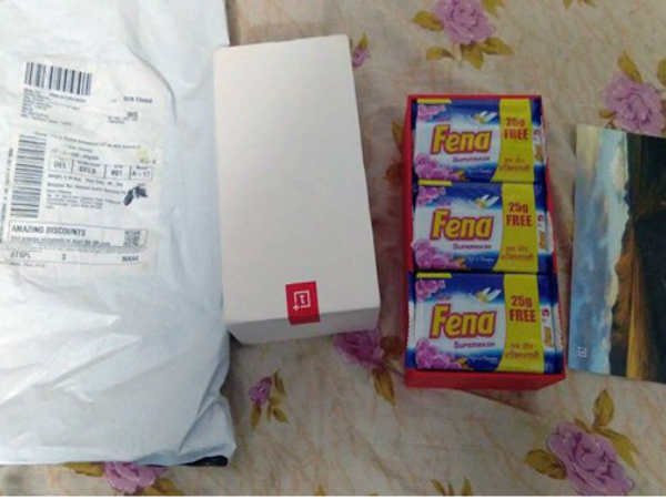 ಆನ್‌ಲೈನ್‌ನಲ್ಲಿ ಬುಕ್‌ ಮಾಡಿದ್ದು 'ಒನ್‌ಪ್ಲಸ್' ಫೋನು..ಬಂದಿದ್ದು ಮೂರು 'ಸೋಪು'!!