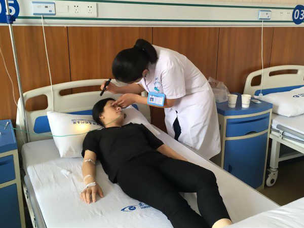  'ಹಾನರ್ ಆಫ್ ಕಿಂಗ್ಸ್' ಗೇಮ್‌ ಆಡುವ ಹುಚ್ಚಿಗೆ ಕಣ್ಣು ಕಳೆದುಕೊಂಡ ಯುವತಿ!! 