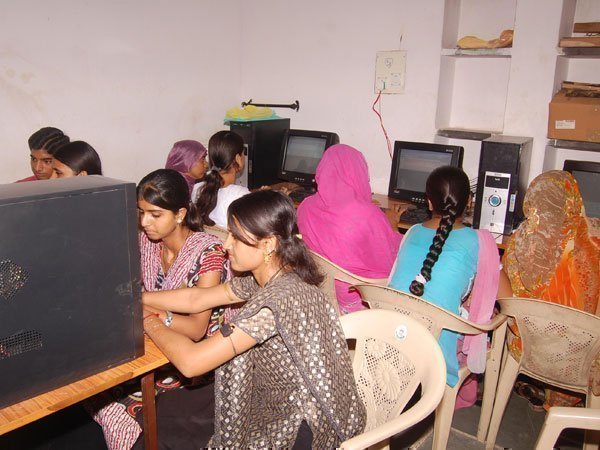 ಭಾರತದಲ್ಲಿ ಇಂಟರ್‌ನೆಟ್ ಬಳಸುವ ಮಹಿಳೆಯರ ಸಂಖ್ಯೆ ಎಷ್ಟು ಗೊತ್ತಾ?!