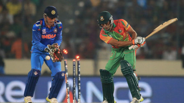 10. ಎಲ್ಇಡಿ ಬೇಲ್ಸ್ ಮತ್ತು ವಿಕೆಟ್ಗಳು LED bails and stumps