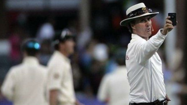 11. ಅಂಪೈರ್ ಲೈಟ್ ಮೀಟರ್ Umpires Light Meter