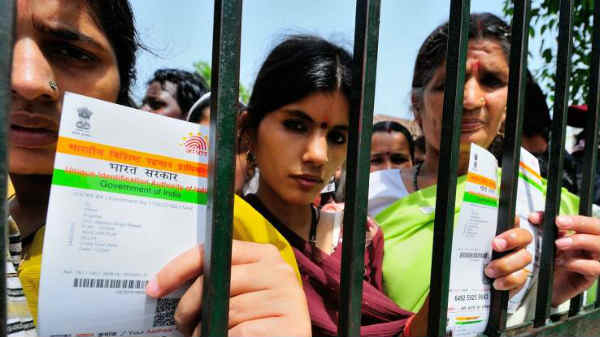 ಜನರಿಗೂ, ಟೆಲಿಕಾಂ ಕಂಪೆನಿಗಳಿಗೂ ಸಮಸ್ಯೆ ತಂದಿಟ್ಟ 'ಆಧಾರ್' ಪ್ರಾಧಿಕಾರದ ಸೂಚನೆ!!