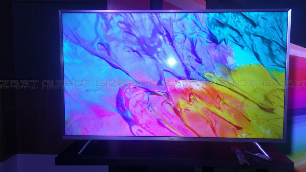 TCL 55-ಇಂಚಿನ 4K UHD LED ಸ್ಮಾರ್ಟ್ ಟಿವಿ: 43,990 ರುಪಾಯಿ ಬೆಲೆಗೆ ಲಭ್ಯವಿದೆ( ರಿಯಾಯಿತಿ ಬೆಲೆ 35,910 ರುಪಾಯಿ)