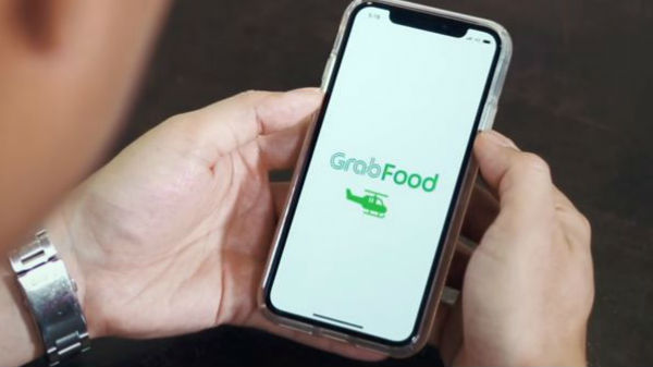 ಹೆಲಿಕಾಪ್ಟರನಲ್ಲಿ ಫುಡ್‌ ಹೋಮ್ ಡೆಲಿವರಿ!.ಅಚ್ಚರಿಯ ವೈರಲ್ ವಿಡಿಯೊ!