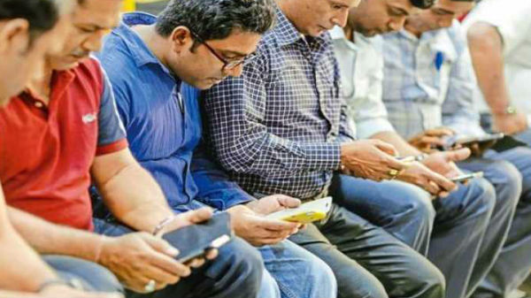 ವಿಶ್ವದಲ್ಲೇ ಅತಿ ಹೆಚ್ಚು ಮೊಬೈಲ್ ಡೇಟಾ ಬಳಕೆ ಮಾಡುತ್ತಿದ್ದಾರೆ ಭಾರತೀಯರು!! ವಿಶ್ವದಲ್ಲೇ ಅತಿ ಹೆಚ್ಚು ಮೊಬೈಲ್ ಡೇಟಾ ಬಳಕೆ ಮಾಡುತ್ತಿದ್ದಾರೆ ಭಾರತೀಯರು!!