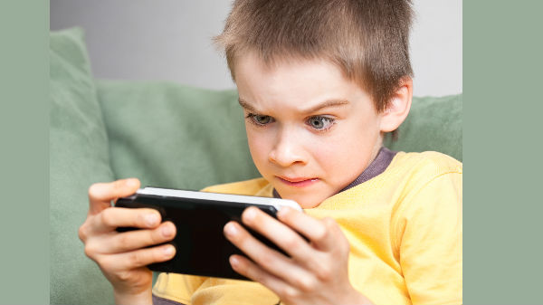 ನಿಮ್ಮ ಮಕ್ಕಳು ಸ್ಮಾರ್ಟ್‌ಫೋನ್‌ಗೆ ಅಡಿಕ್ಟ್‌ ಆಗದಿರಲು ಈ ಟಿಪ್ಸ್ ಅನುಸರಿಸಿ!