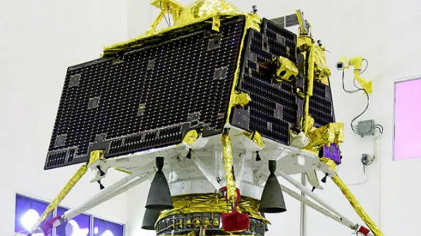 ಮೊದಲ ಬಾರಿಗೆ ಚಂದ್ರಯಾನ-2 ಉಪಗ್ರಹ ಮತ್ತು ಪ್ರಜ್ಞಾನ್​ ರೋವರ್ ದರ್ಶನ! 