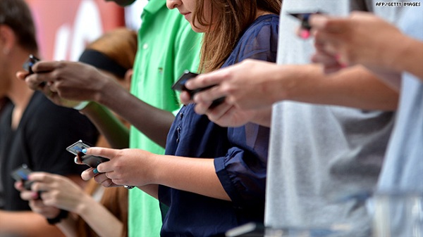 ವೈರಲ್ ಸುದ್ದಿ!..ಮೊಬೈಲ್ ಚಟ ಬಿಡಸಲು ಕಾನೂನನ್ನೇ ತರುತ್ತಿದೆ ಈ ದೇಶ! 