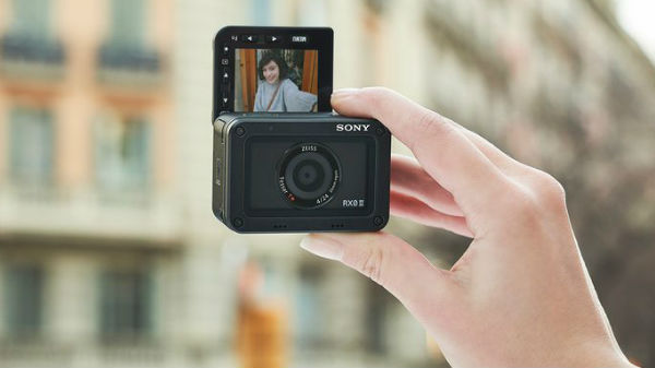 ಸ್ಲೋ ಮೊಷನ್ ರೆಕಾರ್ಡಿಂಗ್ ವಿಶೇಷತೆಯ 'ಸೋನಿ RX0 II' ಚಿಕ್ಕ ಕ್ಯಾಮೆರಾ ಲಾಂಚ್‌!