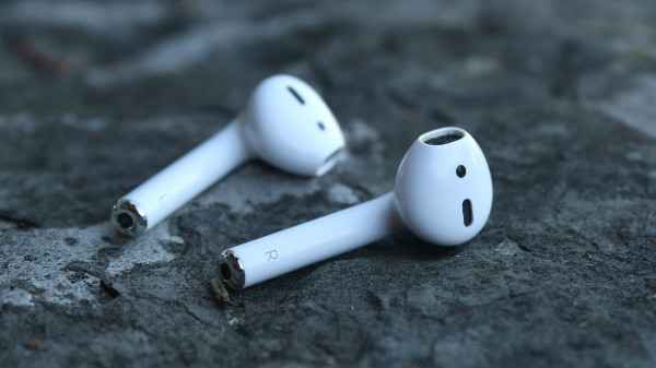 ಆಪಲ್ ಇಯರ್ಪೊಡ್ಸ್(Apple AirPods)