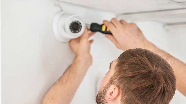 ವರ್ಕ್ ಫ್ರಮ್ ಹೋಮ್ ಉದ್ಯೋಗಿಗಳ ಮನೆಯಲ್ಲಿ CCTV ಕ್ಯಾಮೆರಾ ಅಳವಡಿಕೆ!