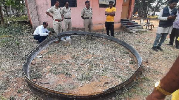 ಮಹಾರಾಷ್ಟ್ರದ ಗ್ರಾಮದಲ್ಲಿ ಆತಂಕ ಮೂಡಿಸಿದ ಚೀನಾದ ರಾಕೆಟ್ ಅವಶೇಷ!