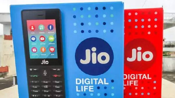 ಬಜೆಟ್ ದರದಲ್ಲಿ ಲಭ್ಯವಿರುವ Jio Phone ರೀಚಾರ್ಜ್ ಯೋಜನೆಗಳ ಲಿಸ್ಟ್ ಇಲ್ಲಿದೆ! ಬಜೆಟ್ ದರದಲ್ಲಿ ಲಭ್ಯವಿರುವ Jio Phone ರೀಚಾರ್ಜ್ ಯೋಜನೆಗಳ ಲಿಸ್ಟ್ ಇಲ್ಲಿದೆ!