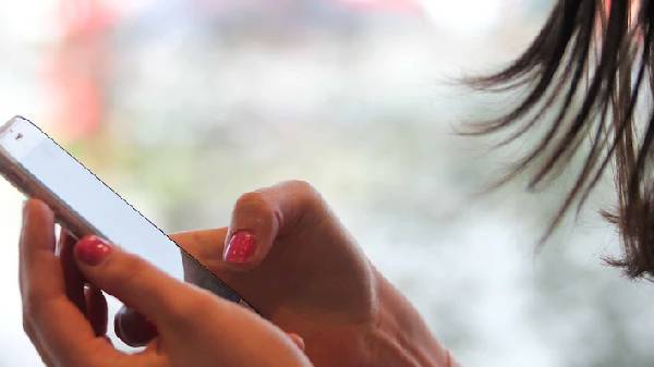 ಬ್ಯಾಂಕ್‌ ಹೆಸರಲ್ಲಿ ಬಂದ ಎಸ್‌ಎಮ್‌ಎಸ್‌ನಲ್ಲಿನ ಲಿಂಕ್‌ ಕ್ಲಿಕ್‌ ಮಾಡಿದ ಮಹಿಳೆ! 