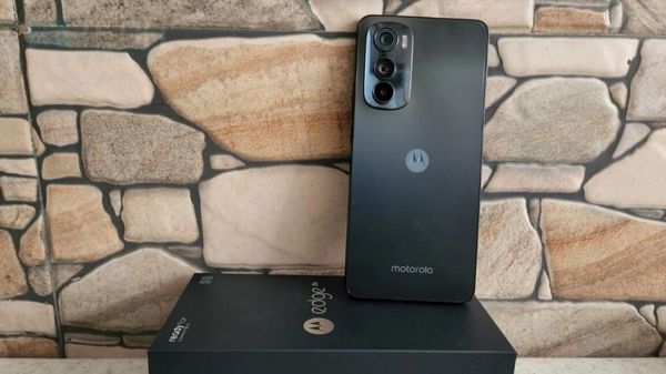 ಪ್ರೇಮಿಗಳ ದಿನಕ್ಕೆ ಯಾವೆಲ್ಲಾ ಸ್ಮಾರ್ಟ್‌ಫೋನ್‌ ಅನ್ನು ಗಿಫ್ಟ್‌ ಕೊಡಬಹುದು? 