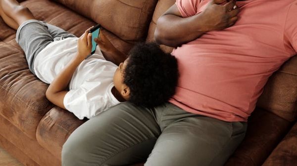 ಪೋಷಕರೇ ಎಚ್ಚರ...ಮಕ್ಕಳಿಗೆ ಸ್ಮಾರ್ಟ್‌ಫೋನ್‌ ಕೊಡಬೇಡಿ, ಯಾಕಂದ್ರೆ!? 