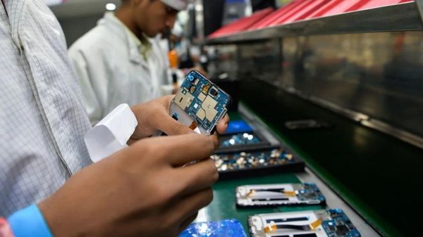 ಬಜೆಟ್‌ 2023:ಸ್ಮಾರ್ಟ್‌ಫೋನ್‌ಗಳ ಬೆಲೆಯಲ್ಲಿ ಬದಲಾವಣೆಯಾಗಬಹುದು!