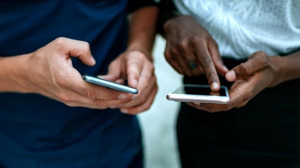 ಬಜೆಟ್‌ 2023:ಸ್ಮಾರ್ಟ್‌ಫೋನ್‌ಗಳ ಬೆಲೆಯಲ್ಲಿ ಬದಲಾವಣೆಯಾಗಬಹುದು!