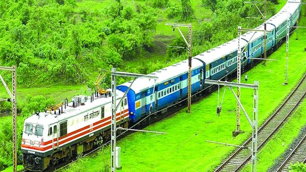 ರೈಲು ಪ್ರಯಾಣದ ವೇಳೆ ಫೋನ್ ಕೈಜಾರಿ ಬಿದ್ದರೆ ಮರು ಪಡೆಯಲು ಹೀಗೆ ಮಾಡಿ! 