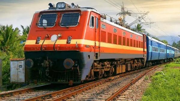 ರೈಲು ಪ್ರಯಾಣದ ವೇಳೆ ಫೋನ್ ಕೈಜಾರಿ ಬಿದ್ದರೆ ಮರು ಪಡೆಯಲು ಹೀಗೆ ಮಾಡಿ! 