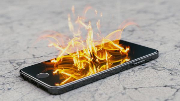 ಬೇಸಿಗೆ ಕಾಲದಲ್ಲಿ ನಿಮ್ಮ ಫೋನ್‌ಗಳು ಸ್ಫೋಟವಾಗದಂತೆ ತಡೆಯಲು ಈ ಕ್ರಮ ಅನುಸರಿಸಿ! 