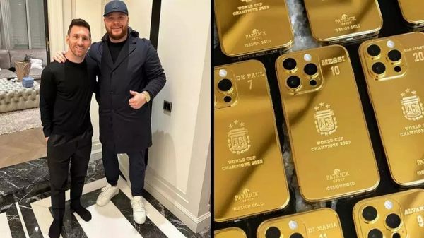 ತನ್ನ ತಂಡದ ಸದಸ್ಯರಿಗೆ ಗೋಲ್ಡ್ ಐಫೋನ್ ಗಿಫ್ಟ್ ಮಾಡಿದ ಮೆಸ್ಸಿ!... ತನ್ನ ತಂಡದ ಸದಸ್ಯರಿಗೆ ಗೋಲ್ಡ್ ಐಫೋನ್ ಗಿಫ್ಟ್ ಮಾಡಿದ ಮೆಸ್ಸಿ!...