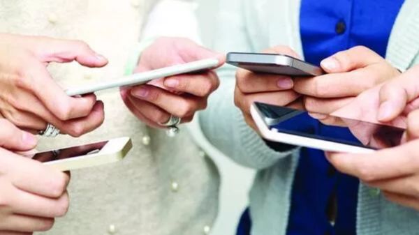 ವಿದ್ಯಾರ್ಥಿಗಳಿಗೆ ಈ ಫೋನ್‌ಗಳು ಬೆಸ್ಟ್‌: ಆಫರ್‌ ಬೆಲೆಯಲ್ಲಿ ಲಭ್ಯ!