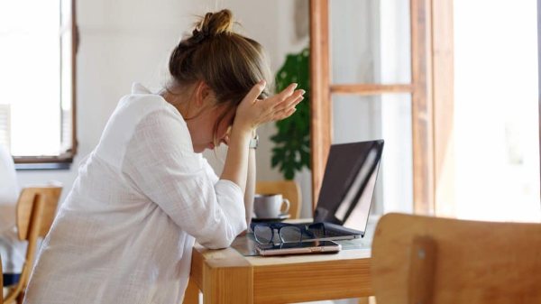 ನೌಕರಿಗೆ ಅರ್ಜಿ ಹಾಕಲು ಹೋಗಿ ಭಾರೀ ಹಣ ಕಳೆದುಕೊಂಡ ಮಹಿಳೆ!