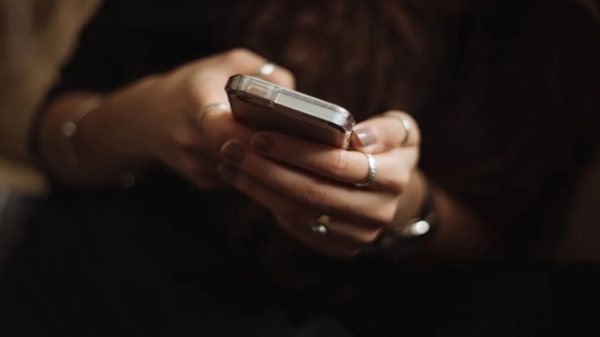 ಅಪರಿಚಿತ ಮಹಿಳೆಯ ಮಾತು ಕೇಳಿ ಲಕ್ಷ ಲಕ್ಷ ಹಣ ಕಳೆದುಕೊಂಡ ಭೂಪ!