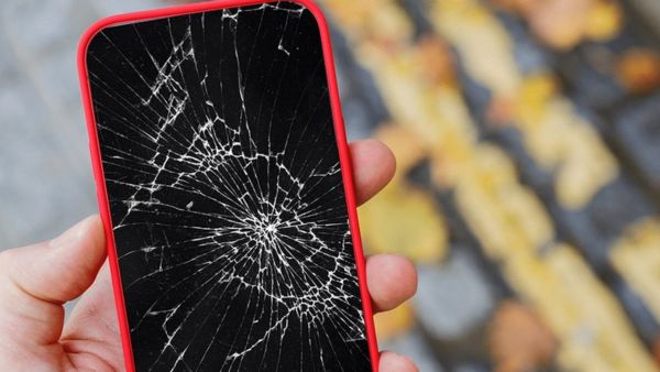 ನಿಮ್ಮ ಮೊಬೈಲ್‌ ಡಿಸ್‌ಪ್ಲೇ ಒಡೆದು ಹೋಗಿದೆಯಾ?..ಹಾಗಿದ್ರೆ ಈ ಕೆಲಸ ಮಾಡಿ!