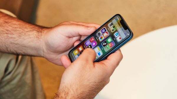 ಜನರು ತಮ್ಮ ಫೋನ್‌ಗಳಲ್ಲಿ ಎಷ್ಟು ,ಯಾವ ಆಪ್‌ಗಳನ್ನು ಬಳಕೆ ಮಾಡುತ್ತಾರೆ ಗೊತ್ತಾ? 