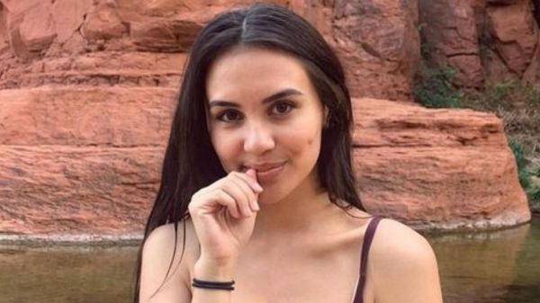 1000 ಬಾಯ್ ಫ್ರೆಂಡ್ಸ್ ಜೊತೆ ಡೇಟಿಂಗ್:ನಿಮಿಷಕ್ಕೆ ಈಕೆ ಪಡೆಯುವ ಹಣ ಎಷ್ಟು ಗೊತ್ತಾ?