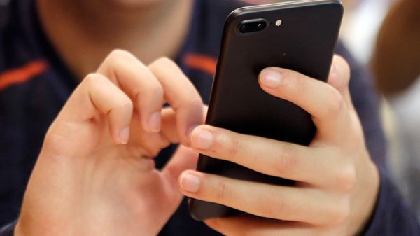 ಸ್ಮಾರ್ಟ್ಫೋನ್ ಬಳಕೆದಾರರು ತಿಳಿಯಲೇಬೇಕಾದ 8 ರಹಸ್ಯ ಕೋಡ್ಗಳು! ಸ್ಮಾರ್ಟ್ಫೋನ್ ಬಳಕೆದಾರರು ತಿಳಿಯಲೇಬೇಕಾದ 8 ರಹಸ್ಯ ಕೋಡ್ಗಳು!