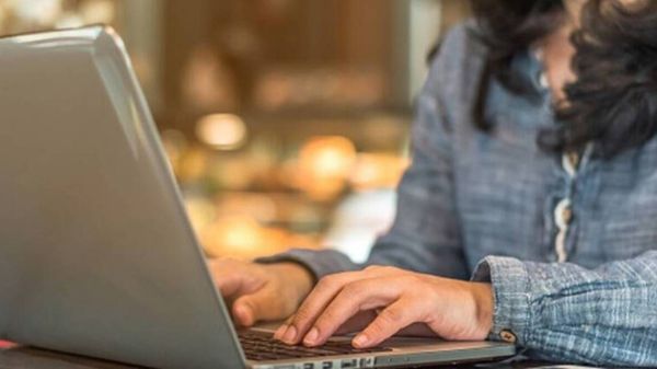 ಆನ್‌ಲೈನ್‌ನಲ್ಲಿ ಫುಡ್‌ ಆರ್ಡರ್‌ ಮಾಡಲು ಹೋಗಿ ಭಾರೀ ಹಣ ಕಳೆದುಕೊಂಡ ಮಹಿಳೆ! 