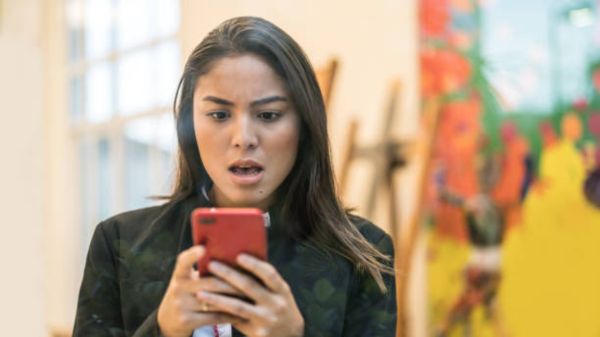 ಫೋನ್‌ ಬಳಕೆದಾರರೇ ಎಚ್ಚರ: ಈ ಸೆಟ್ಟಿಂಗ್‌ ಆನ್‌ ಆಗಿದ್ದರೆ ಈಗಲೇ ಆಫ್‌ ಮಾಡಿ! 