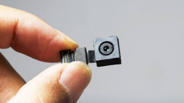 ಹೋಟೆಲ್ ರೂಮ್‌ನಲ್ಲಿನ ಹಿಡನ್ ಕ್ಯಾಮೆರಾಗಳನ್ನು ಈ ರೀತಿ ಪತ್ತೆ ಮಾಡಿ! 