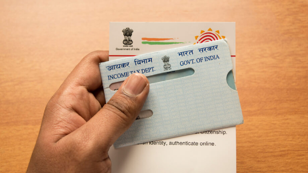 ಆಧಾರ್ ಮೂಲಕ ಪ್ಯಾನ್ ಕಾರ್ಡ್‌ನಲ್ಲಿನ ತಪ್ಪಾದ ಹೆಸರನ್ನು ಸರಿಪಡಿಸಲು ಈ ರೀತಿ ಮಾಡಿ